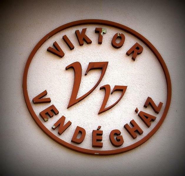 Viktor Vendeghaz Es Apartmanhaz Baktaloranthaza Eksteriør bilde